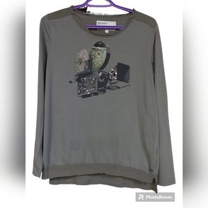 Garcia Jeans Top with Movie Camera Beaded & Sequin Decal 🚨 Sizing 🚨